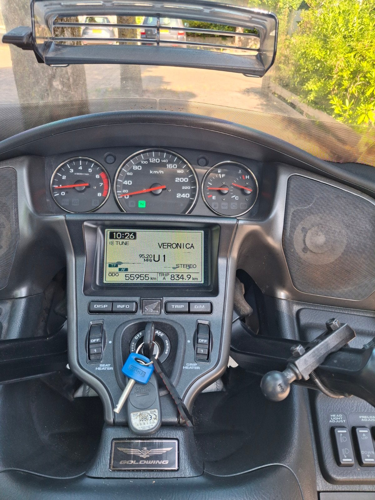 Blauwe Honda Goldwing GL1800. Met passende buitenhoes ., 4 cilinders, Motorrijbewijs A, Gebruikt, Meer dan 35 kW