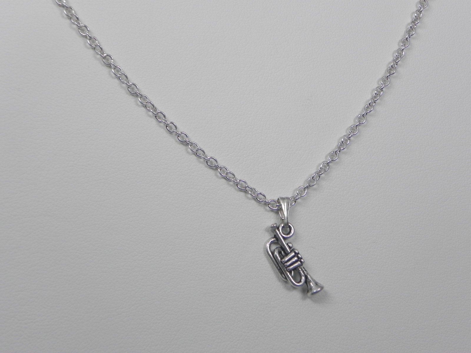Zilverkleurige ketting met Trompet hanger, Verzenden, Nieuw, Zilver, Overige materialen