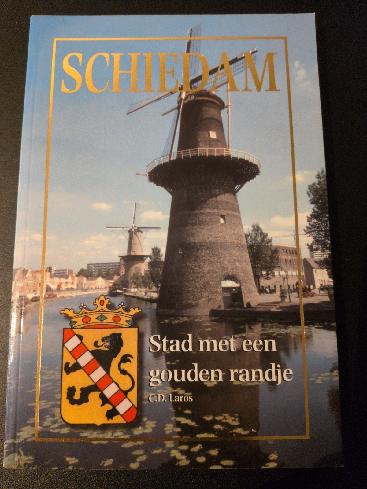 Schiedam: Stad met een gouden randje - C.D. Laros, Boeken, Ophalen of Verzenden, 20e eeuw of later, Zo goed als nieuw, C.D. Laros