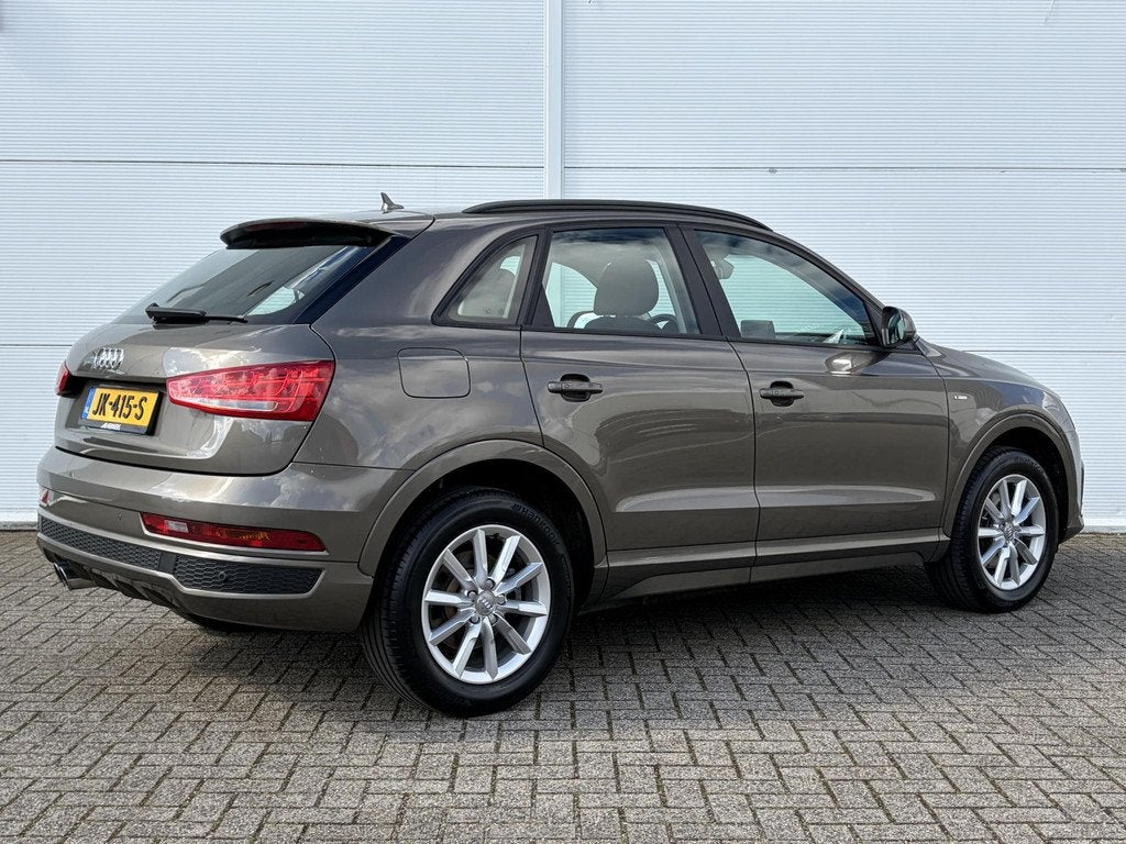 Audi Q3 1.4 TFSI CoD Adrenalin / Trekhaak ( 1800 kg ) / Navi, 4 cilinders, Origineel Nederlands, SUV of Terreinwagen, 17 km/l