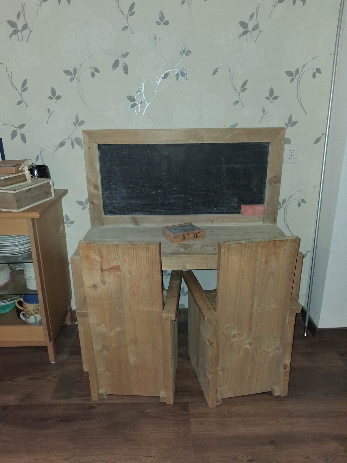 Vintage kinderbureau met schoolbord en stoeltjes, Ophalen, Opbergruimte, Gebruikt, Hout