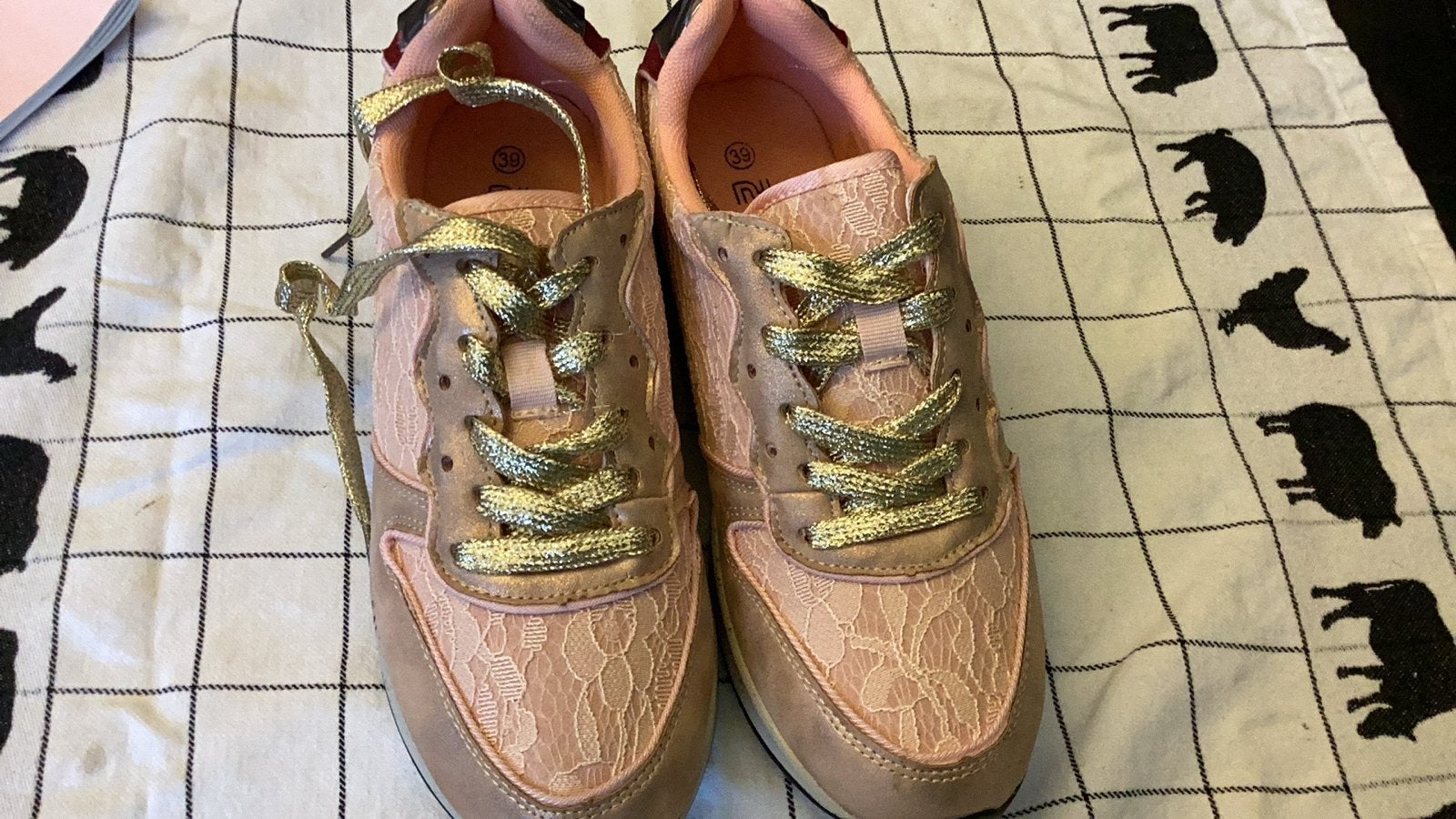 2-Bizz Roze Sneakers met Gouden Veters - Maat 39, Kleding | Dames, Schoenen, Nieuw, Ophalen of Verzenden, Sneakers of Gympen, Roze