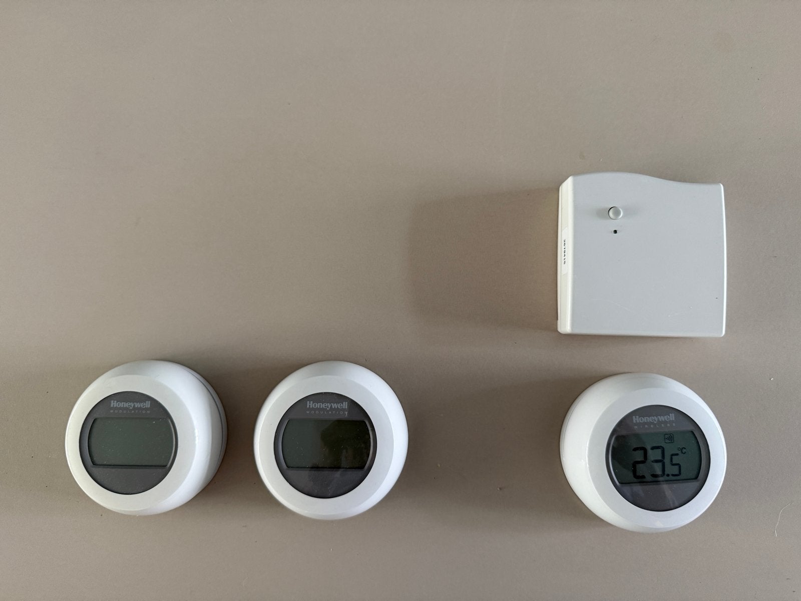 Honeywell Thermostaten 2 bedraad 1 draadloos, Ophalen of Verzenden, Slimme thermostaat, Gebruikt