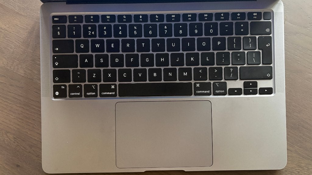 Foto 3 van MacBook Air M1 16GB RAM 256GB Space Gray - nette staat