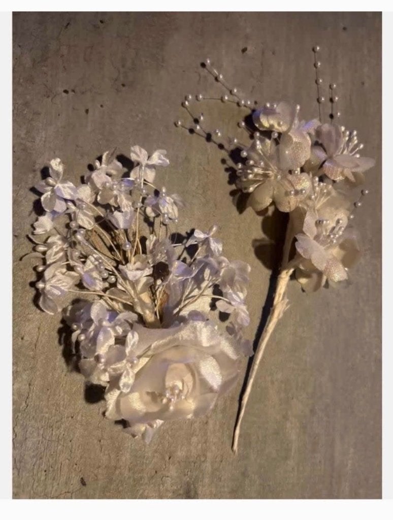 2 x witte bruids Corsage - Feestelijk Accessoire, Wit, Ophalen of Verzenden, Zo goed als nieuw, Accessoires
