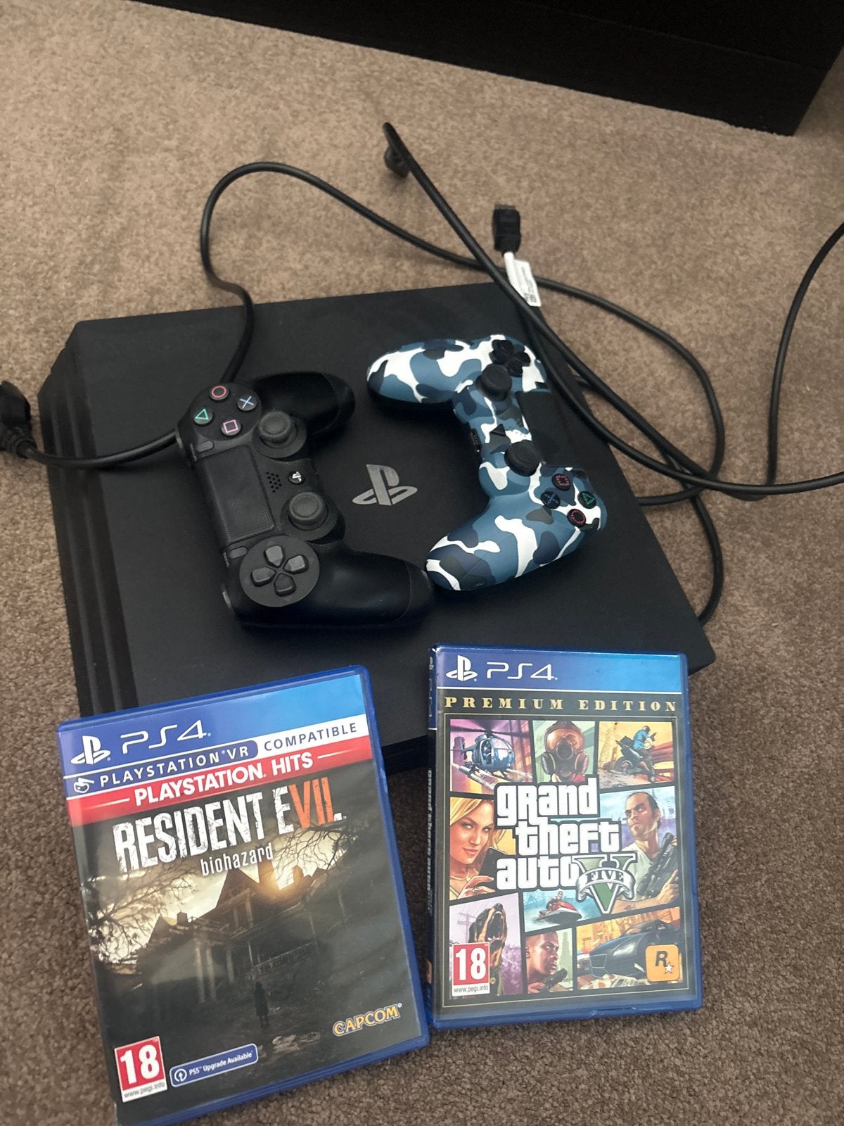 PlayStation 4 Pro met 2 controllers en 2 games, Met games, Met 2 controllers, Ophalen of Verzenden, Zo goed als nieuw