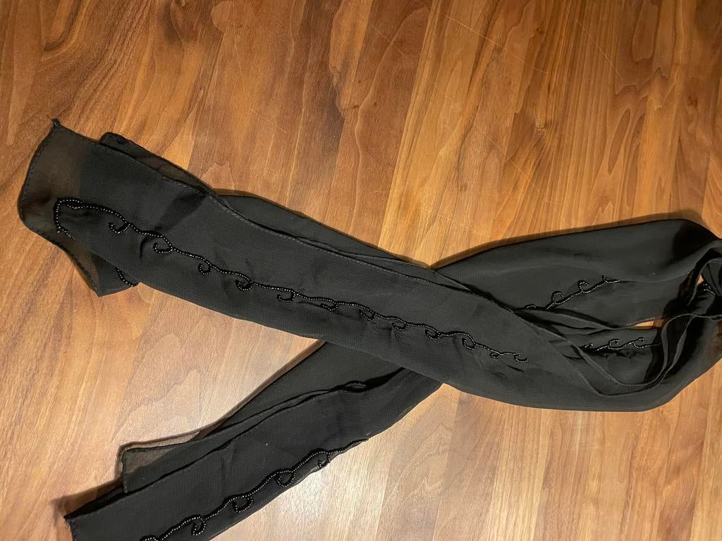 Stijlvol zwart sjaaltje met kraaltjes, Kleding | Dames, Mutsen, Sjaals en Handschoenen, Ophalen of Verzenden, Zo goed als nieuw