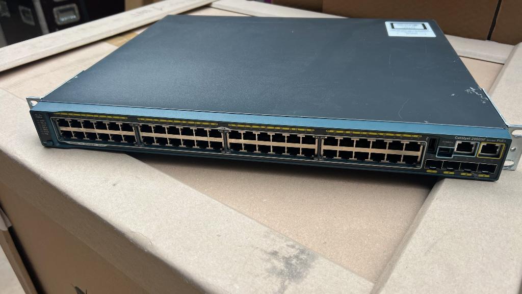 Cisco catalyst 2960sf PoE+, Ophalen, Gebruikt