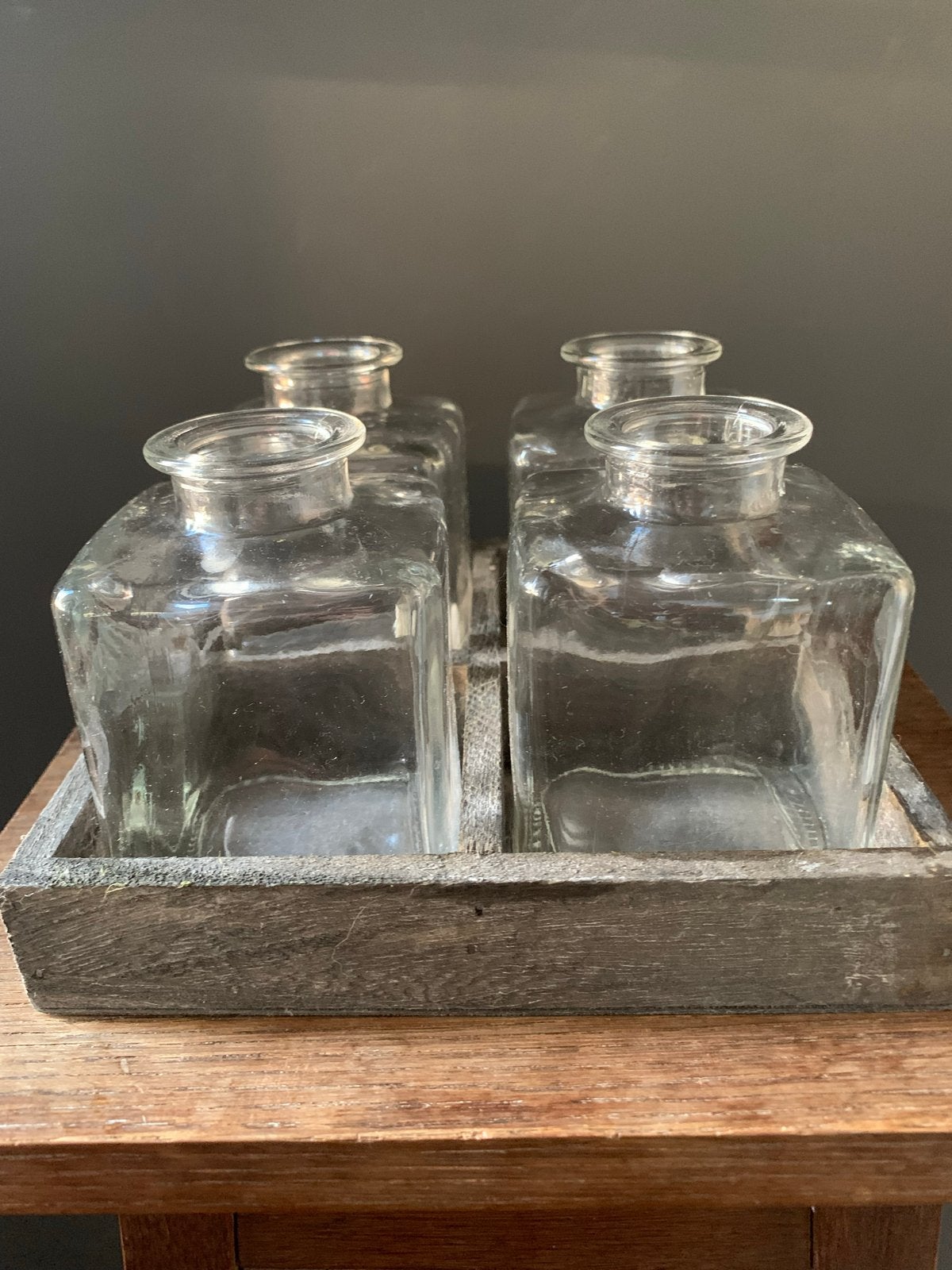 Set van 4 glazen vaasjes voor stekjes in houten bakje, Ophalen of Verzenden, Gebruikt, Transparant, Glas