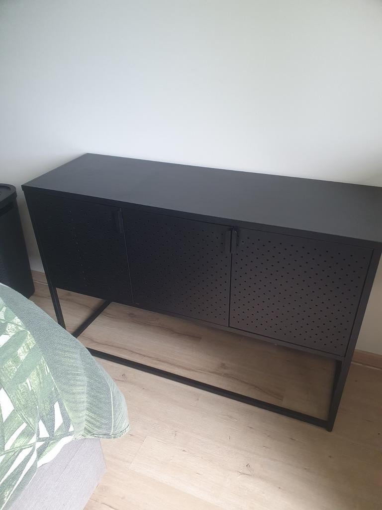 JYSK VIRUM dressoir, Huis en Inrichting, Kasten | Dressoirs, Ophalen, 100 tot 150 cm, Modern industrieel, Metaal