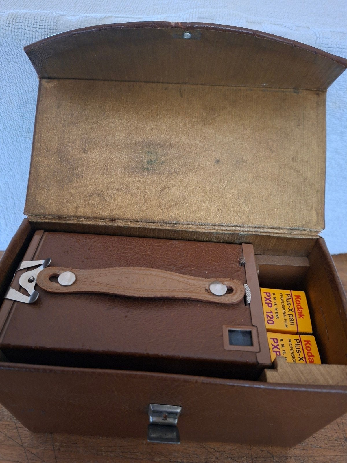 Kodak No. 2 Brownie Model F Boxcamera met tas en filmrollen, Ophalen of Verzenden, Gebruikt, Compact, Kodak