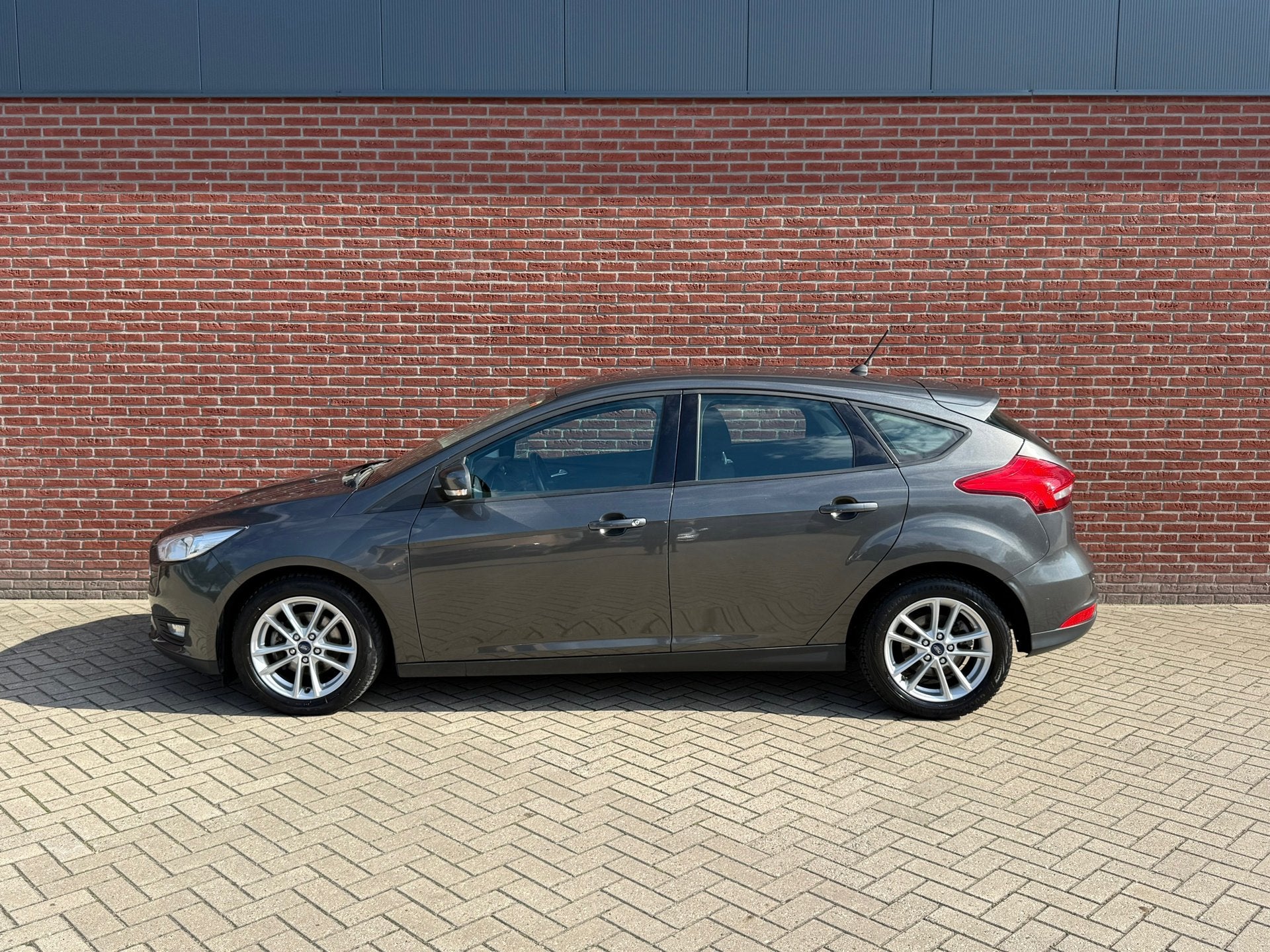 Ford Focus 1.0 Lease Edition / Nap / Airco / Cruise / Parkee, Auto's, 101 pk, Gebruikt, Euro 6, 635 kg