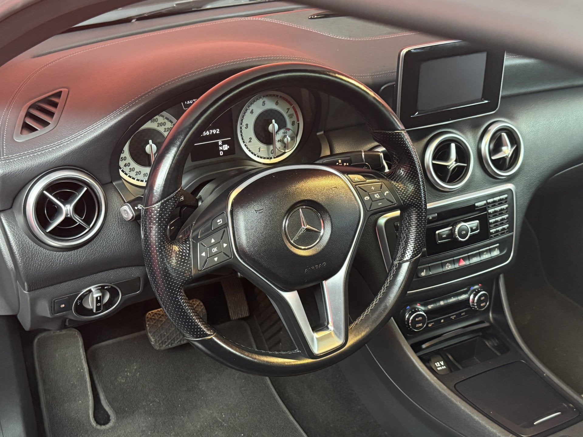 Mercedes-Benz A-Klasse 250 Ambition | Pano | Leer | PDC | Cl, Auto's, 1345 kg, Gebruikt, 4 cilinders, Leder