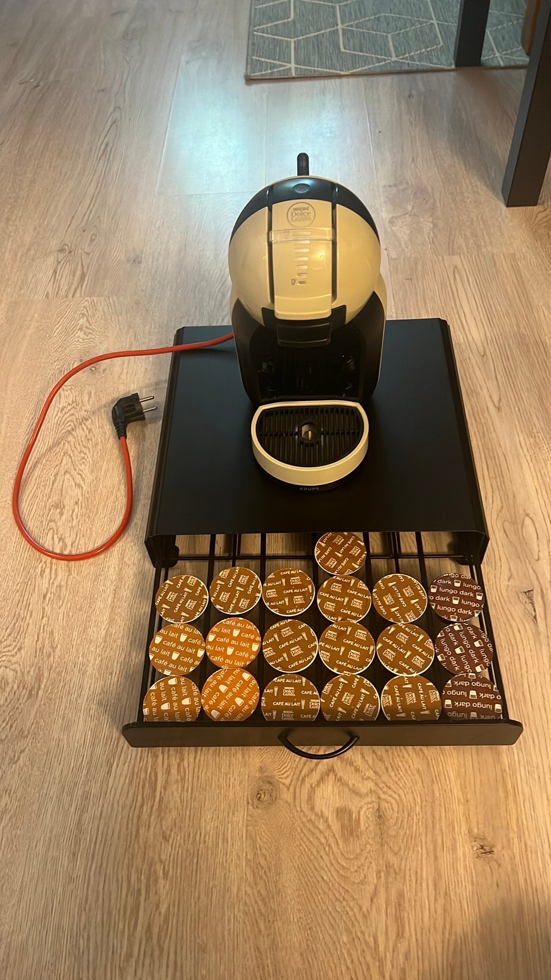 Nescafé Dolce Gusto koffiemachine met cupjeshouder, Ophalen, Koffiepads en cups, Gebruikt, Koffiemachine