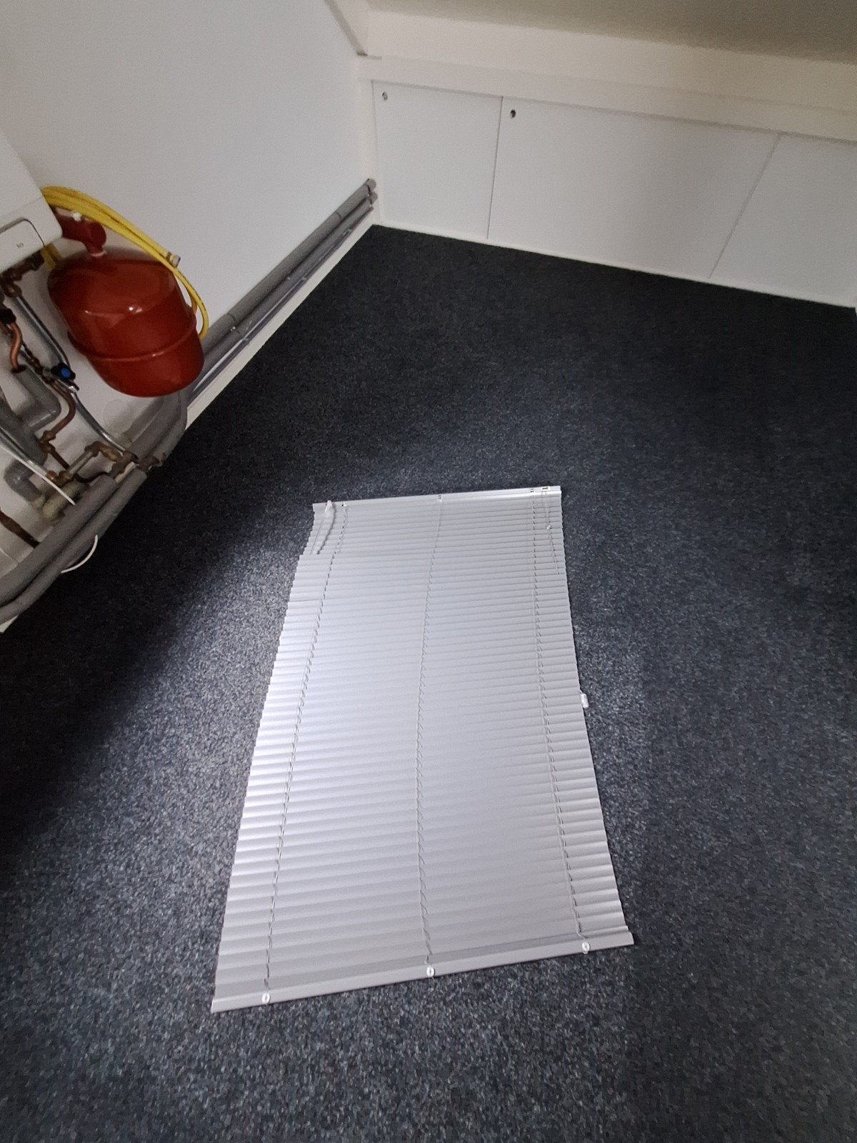 1x witte jaloezie met bevestigingsmateriaal, Huis en Inrichting, Jaloezie, Gebruikt, Inclusief montageonderdelen, Ophalen of Verzenden