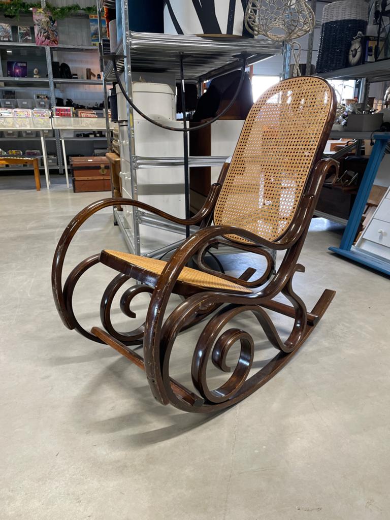 Schommelstoel met Rotan Zitting en Rugleuning, Ophalen, Gebruikt, Bruin, Eén