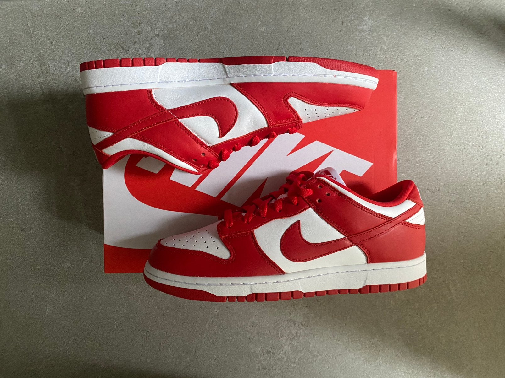 Nike Dunk Low University Red Maat 43, Kleding | Heren, Schoenen, Ophalen of Verzenden, Zo goed als nieuw, Overige kleuren