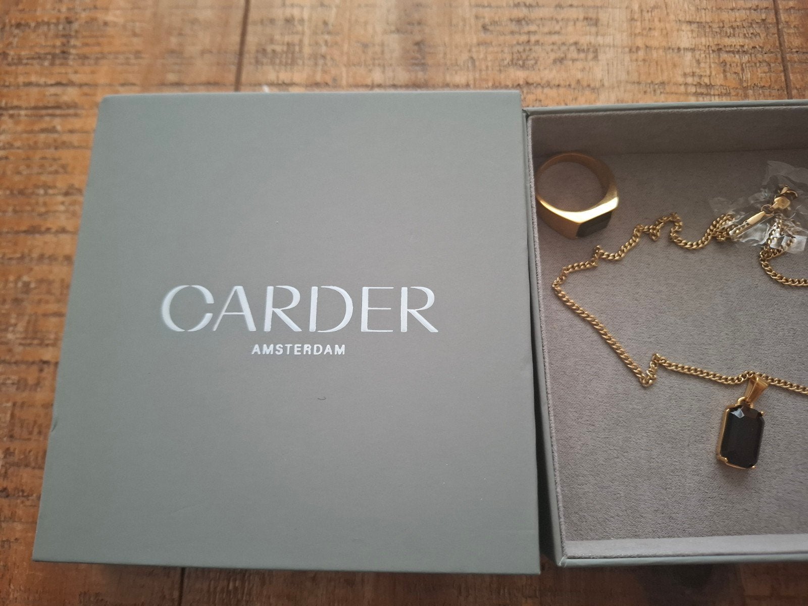 Carder Amsterdam Gouden Ketting en Ring met Zwarte Steen, 18 tot 19, Ophalen of Verzenden, Zo goed als nieuw, Dame of Heer