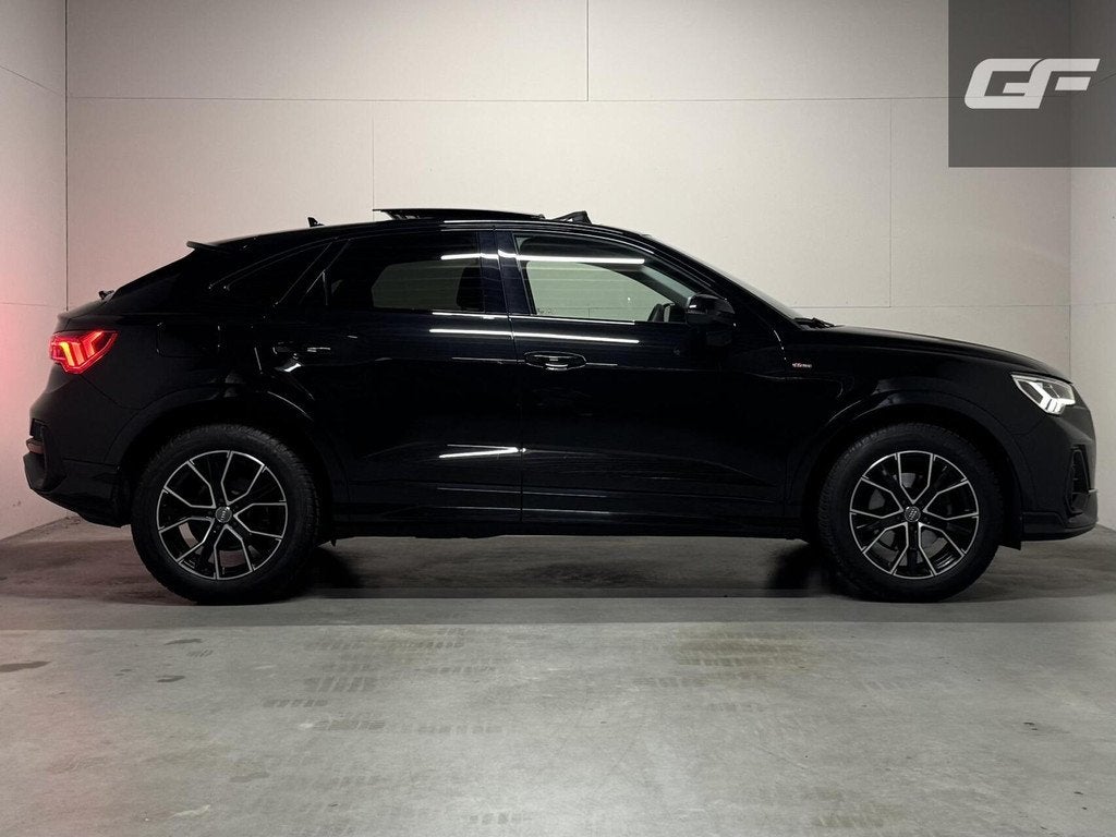 Audi Q3 Sportback 35 TFSI S-Line Black Edition Pano Carplay, Auto's, 4 cilinders, 1505 kg, Zwart, Bedrijf