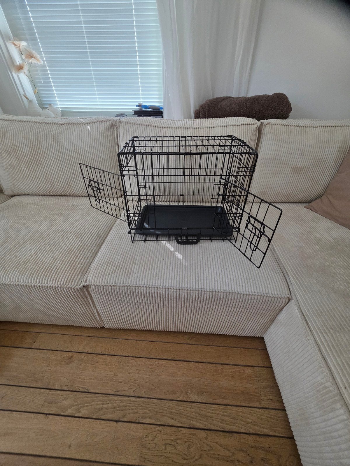 Kleine zwarte bench met 2 deurtjes 47x30x37 cm, zgan, Ophalen, Zo goed als nieuw, Minder dan 75 cm, Minder dan 65 cm