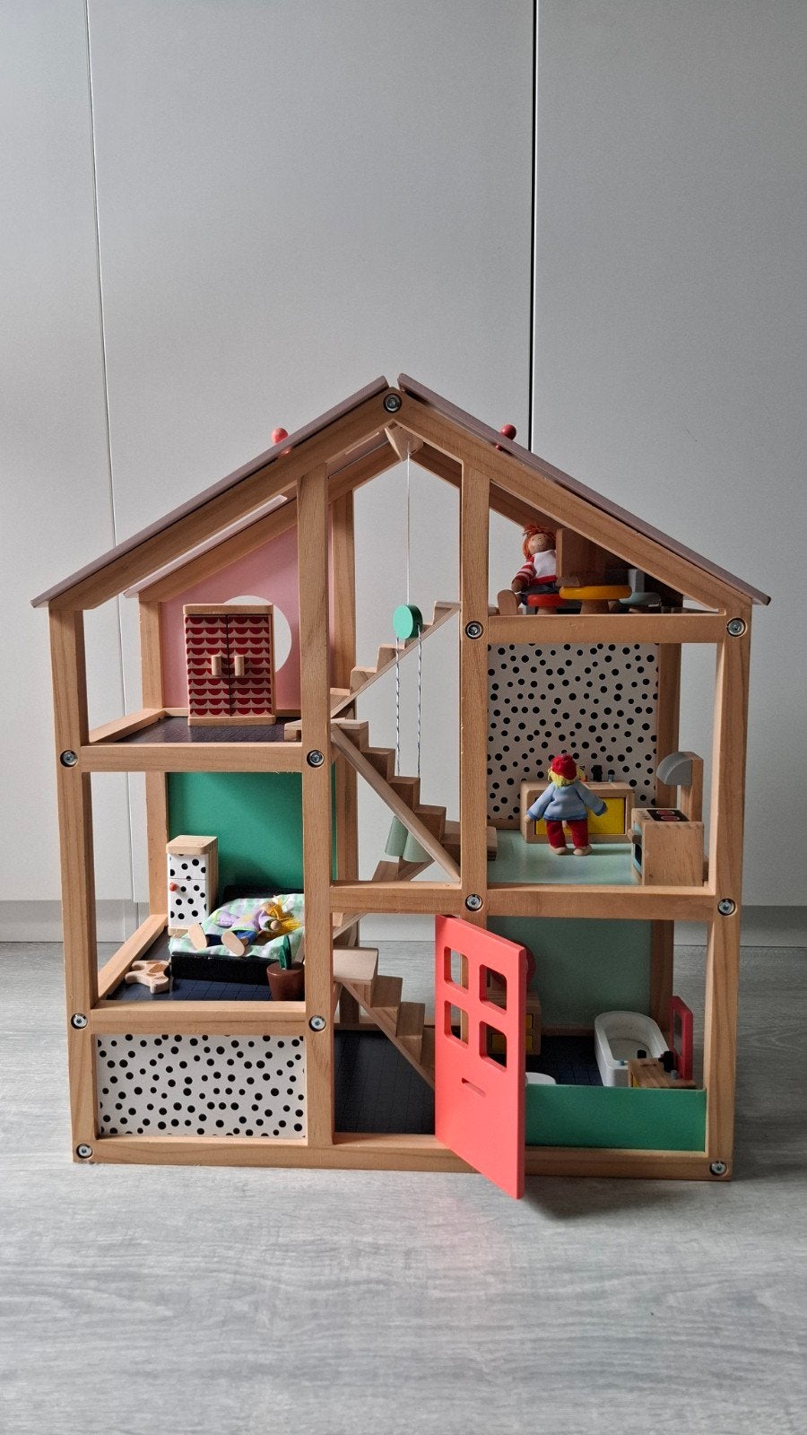 Houten poppenhuis van Hema met poppetjes en meubels, Kinderen en Baby's, Speelgoed | Poppenhuizen, Ophalen of Verzenden, Zo goed als nieuw