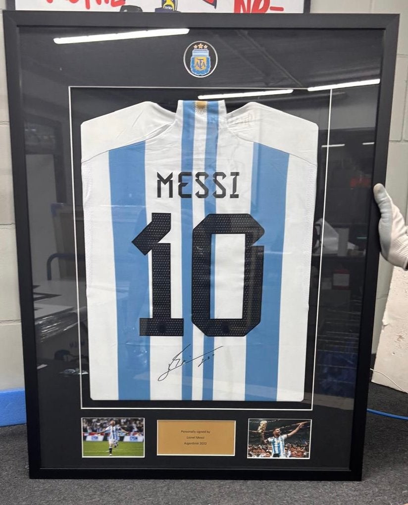 Gesigneerd Messi shirt Icons, Ophalen, Zo goed als nieuw