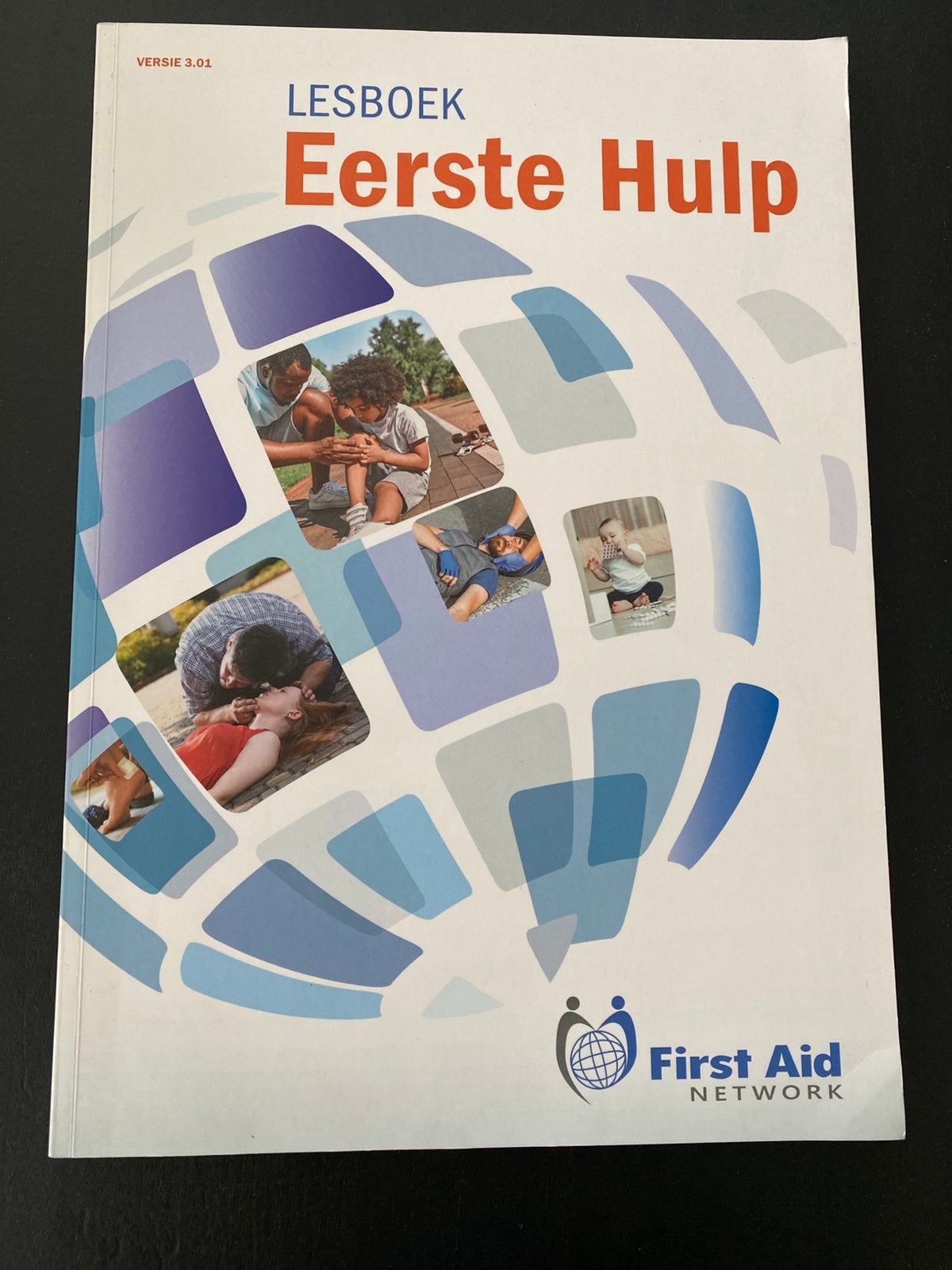 BOEK Eerste Hulp Schoolboek, Ophalen of Verzenden, Zo goed als nieuw, Overige niveaus, Overige vakken