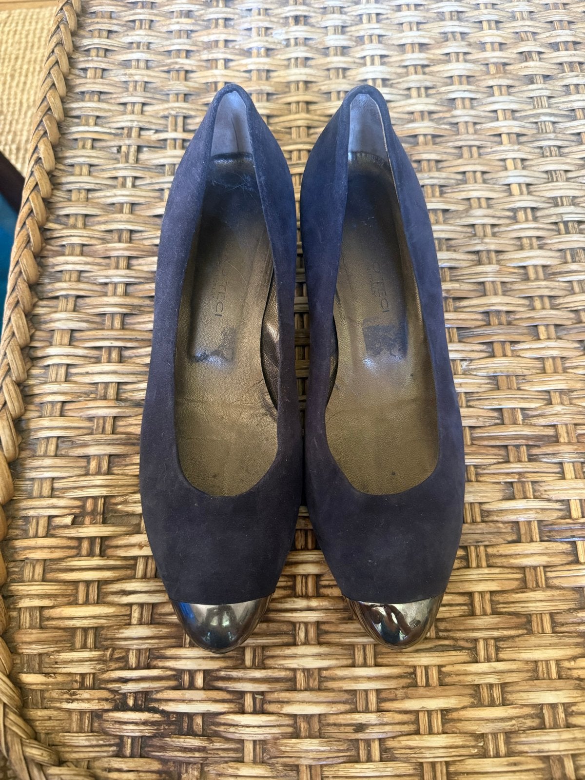 Mauro Teci donkerblauwe suède pumps met metallic neus, Kleding | Dames, Schoenen, Ophalen of Verzenden, Gedragen, Blauw, Pumps