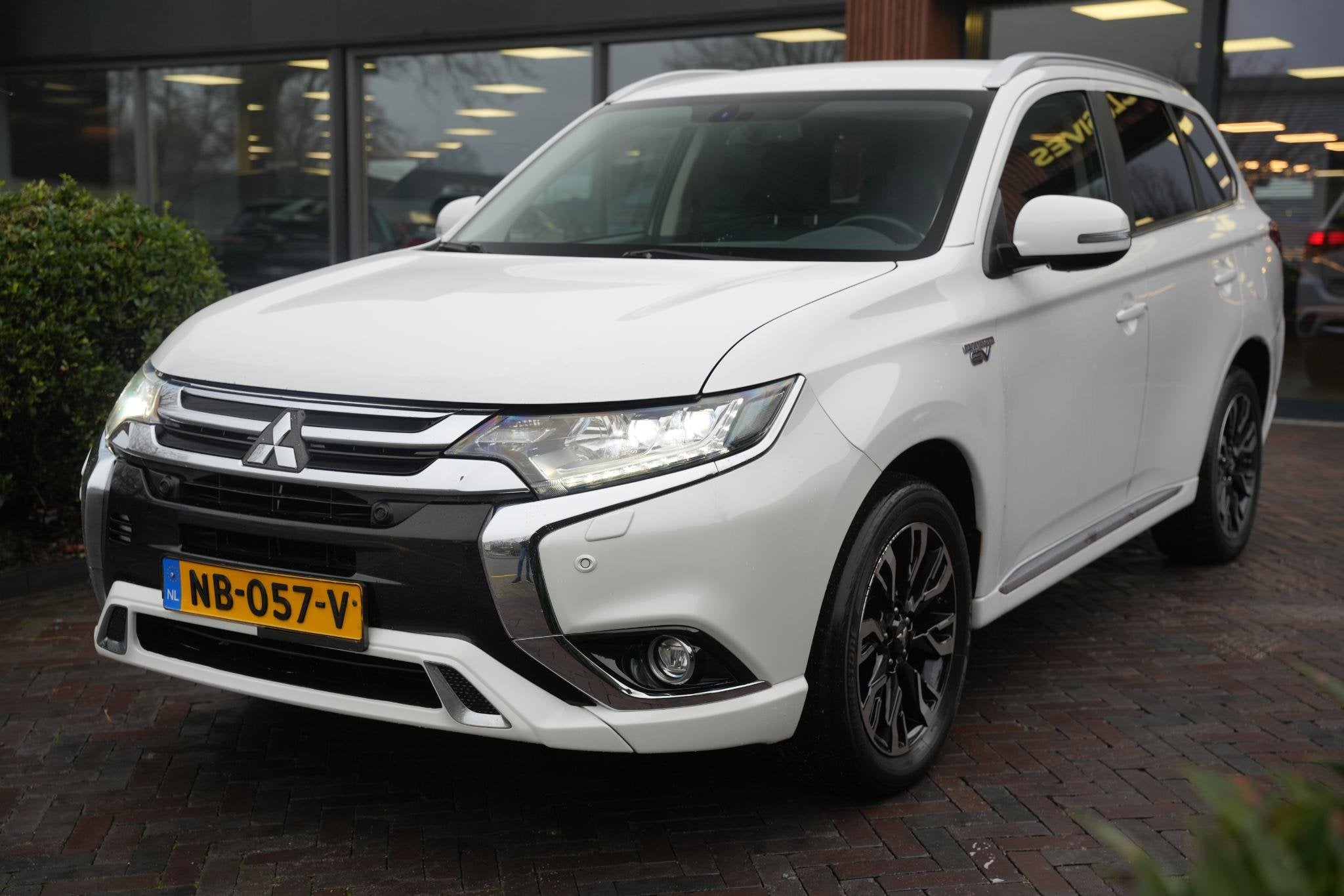 Mitsubishi Outlander 2.0 PHEV Premium Leer camera stoelverwa, 1998 cc, Euro 6, 4 cilinders, Wit