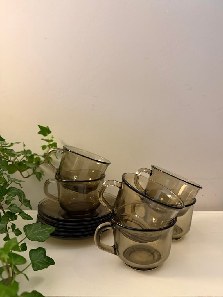 Set van 6 kop en schotel Arcoroc glas, Antiek en Kunst, Antiek | Servies los, Ophalen of Verzenden