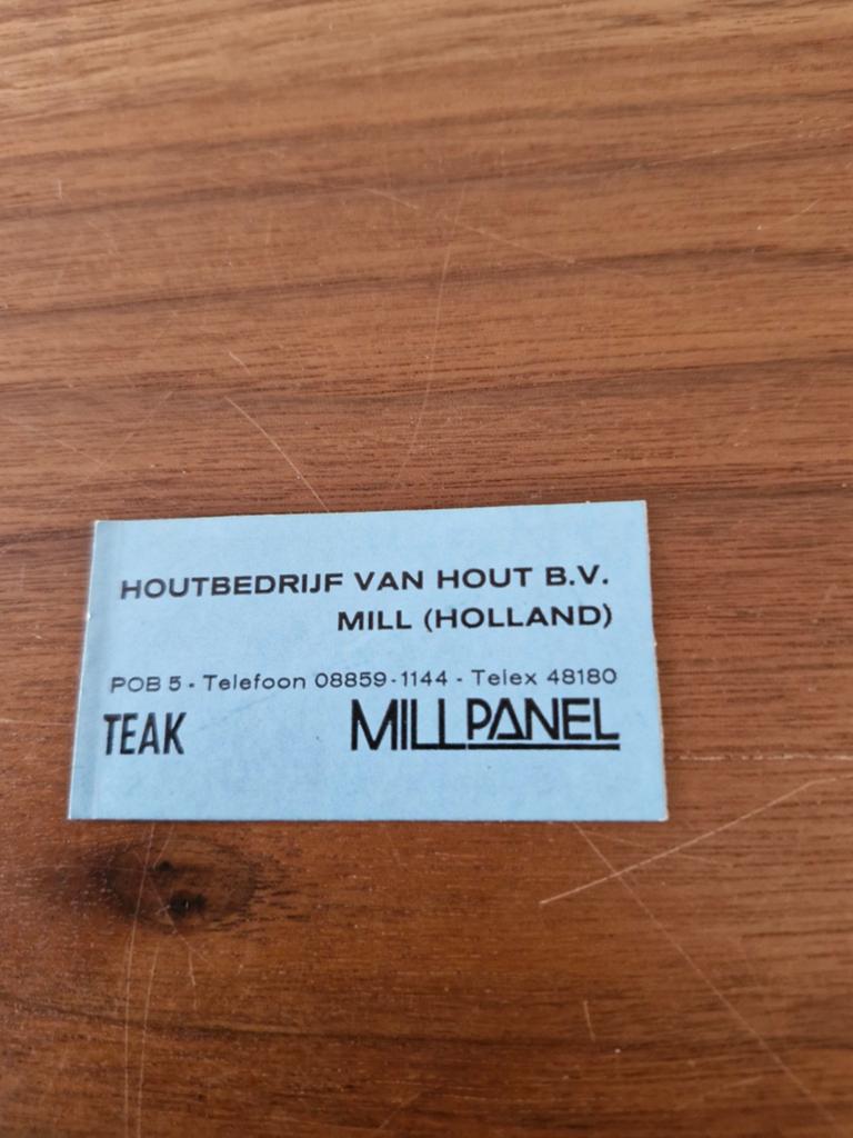 7534  Sticker Houtbedrijf Van Hout B.V. Mill Panel Teak, Verzamelen, Ophalen of Verzenden, Gebruikt, Bedrijf of Vereniging