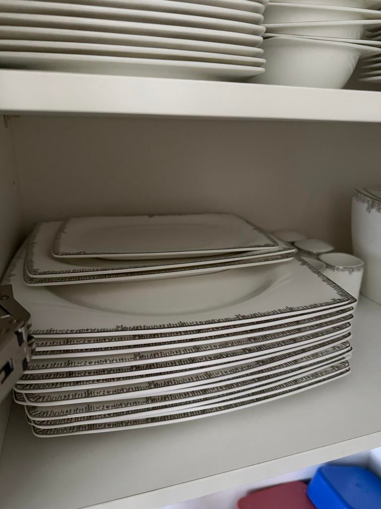 Porseleinen servies merk Korkmaz- 12 personen zgan, Huis en Inrichting, Keuken | Servies, Ophalen of Verzenden, Zo goed als nieuw