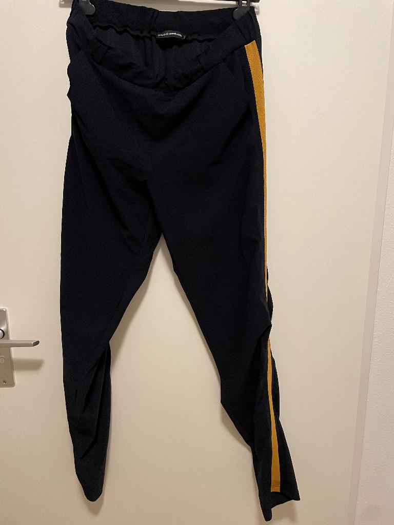 Broek studio Anneloes donkerblauw gele bies maat L, Kleding | Dames, Broeken en Pantalons, Maat 38/40 (M), Studio Anneloes, Blauw