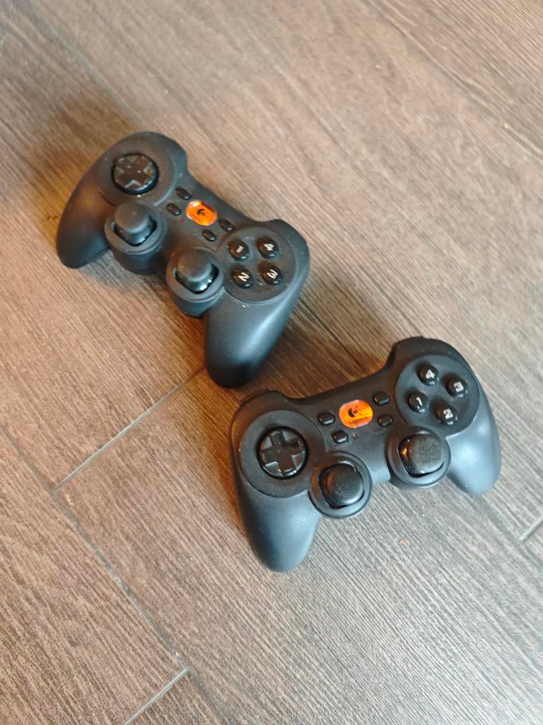 Logitech RumblePad 2 - 2 stuks draadloos, Ophalen of Verzenden, Zo goed als nieuw, Logitech