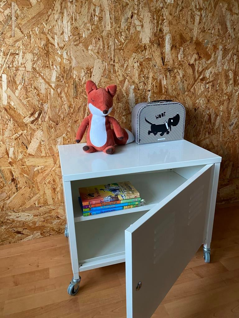 IKEA metalen nachtkastje / kastje, Huis en Inrichting, Slaapkamer | Nachtkastjes, Ophalen, Gebruikt, Minder dan 45 cm, Metaal of Aluminium