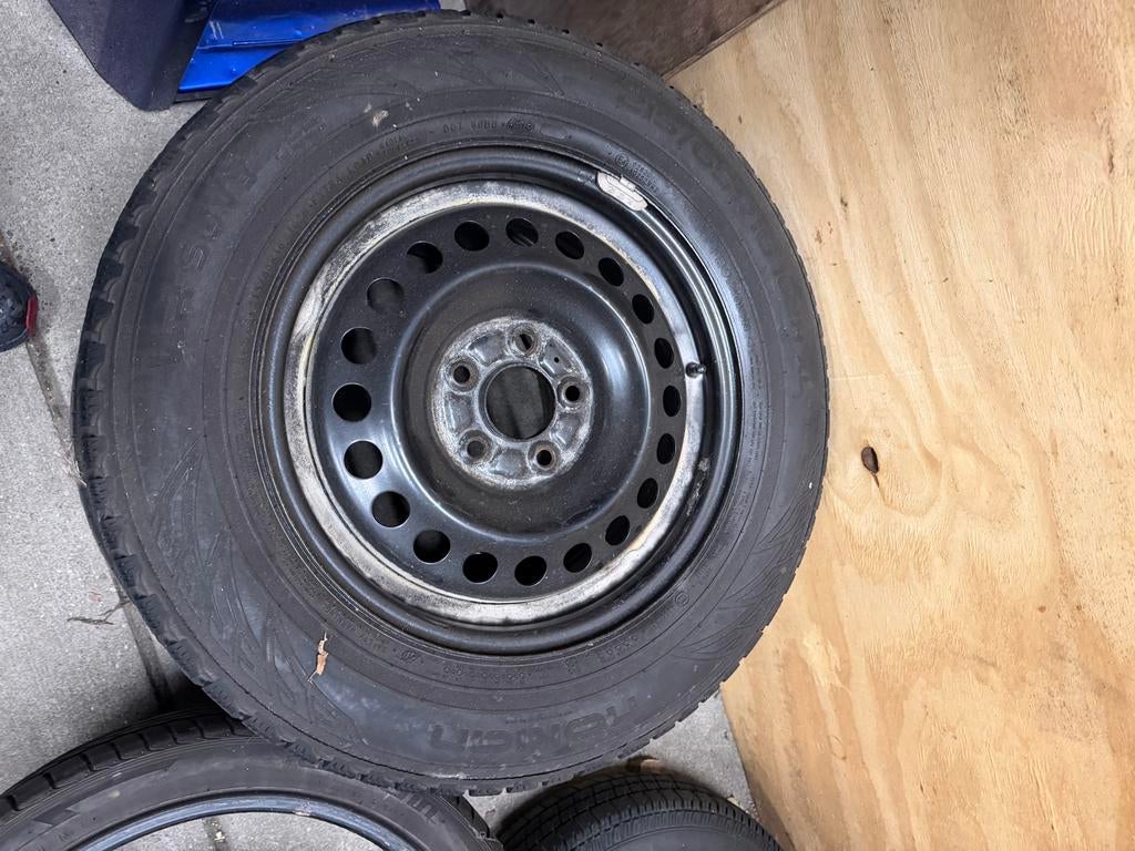 Winterbanden op velg - Mitsubishi ASX, Ophalen, 16 inch, Banden en Velgen, M