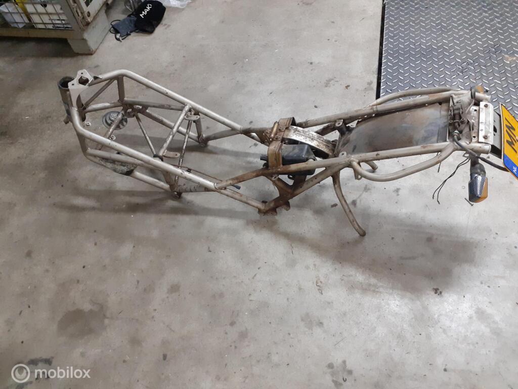 Frame met kenteken monster 600 1994  ook voor 750 900, Gebruikt, Factorystore.service@ducati.com, Ophalen of Verzenden, Via Antonio Cavalieri Ducati, 74/5, 74/6, 40132 Bologna BO