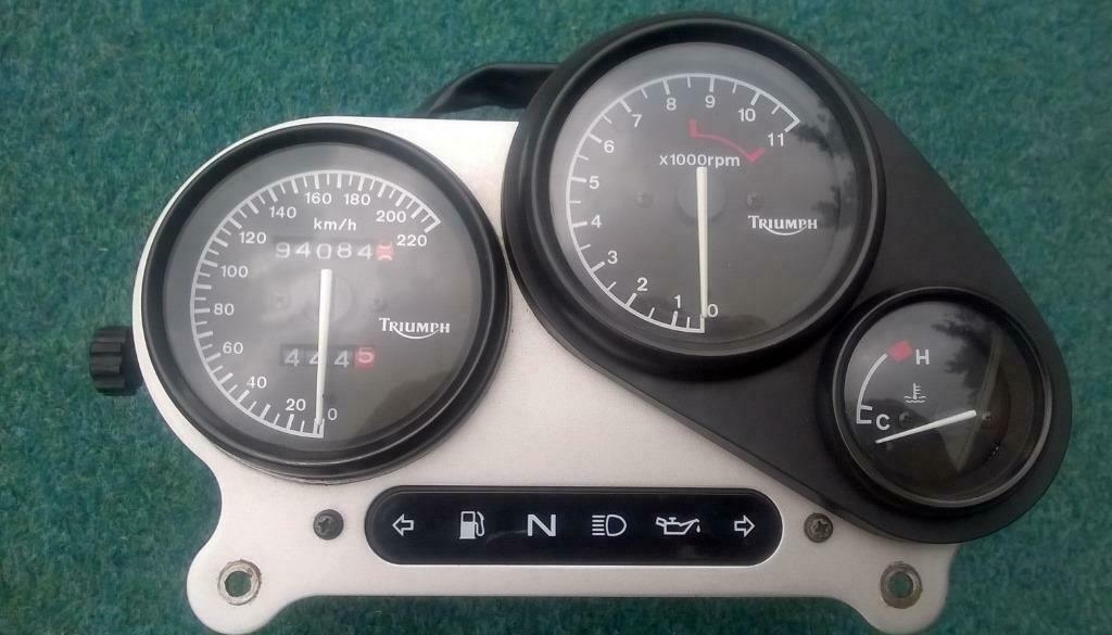Triumph Tiger 900 dashboard, Ophalen