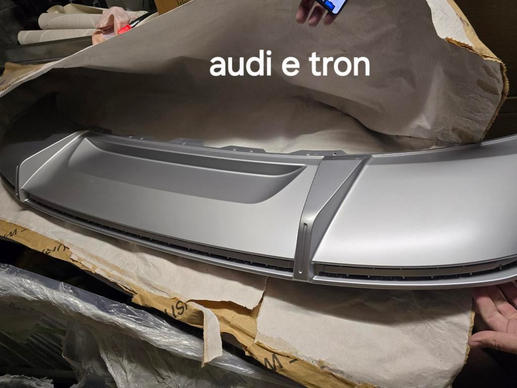 Audi E-tron achterbumper spoiler zilver nieuw, Ophalen of Verzenden, Achter, Audi, Bumper