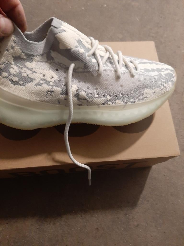 Nieuwe Adidas Yeezy Boost 380, Wit, Nieuw, Ophalen of Verzenden, Sneakers of Gympen