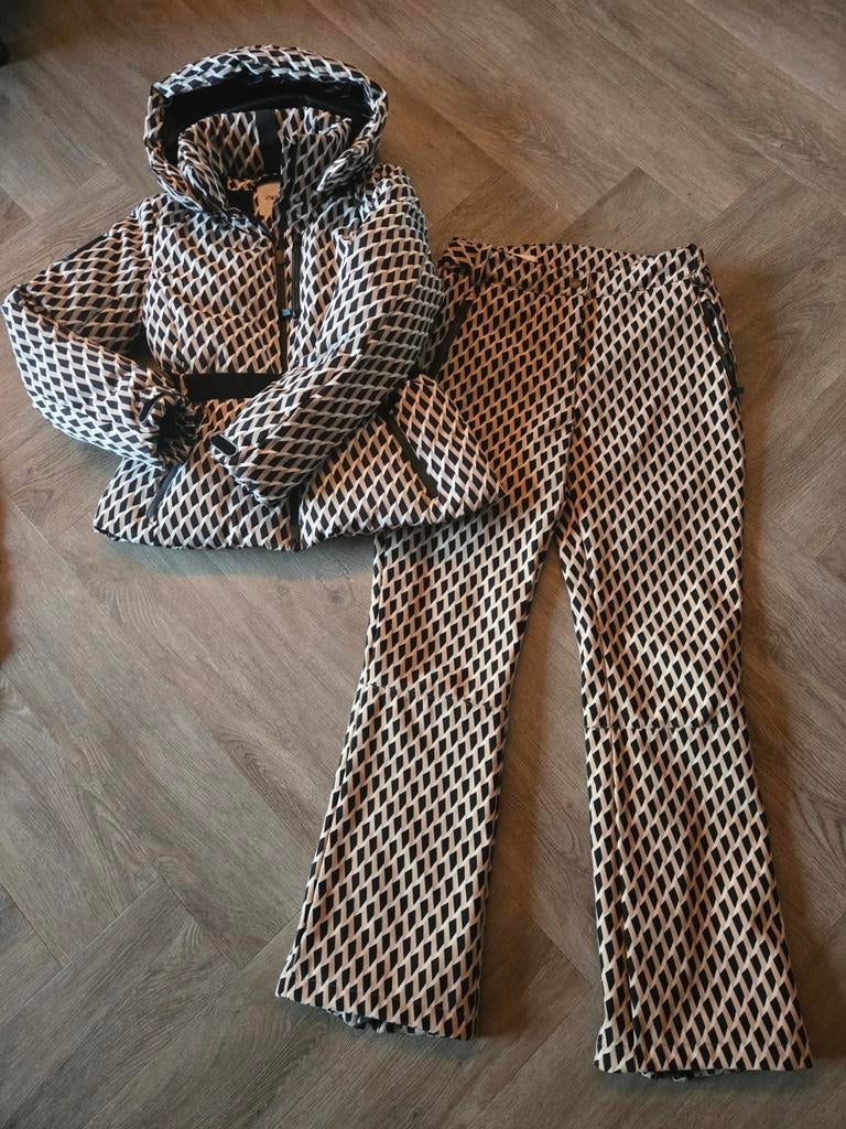Zara Ski Pak Maat L, Kleding | Dames, Wintersportkleding, Maat 38/40 (M), Zara, Ophalen of Verzenden, Zo goed als nieuw
