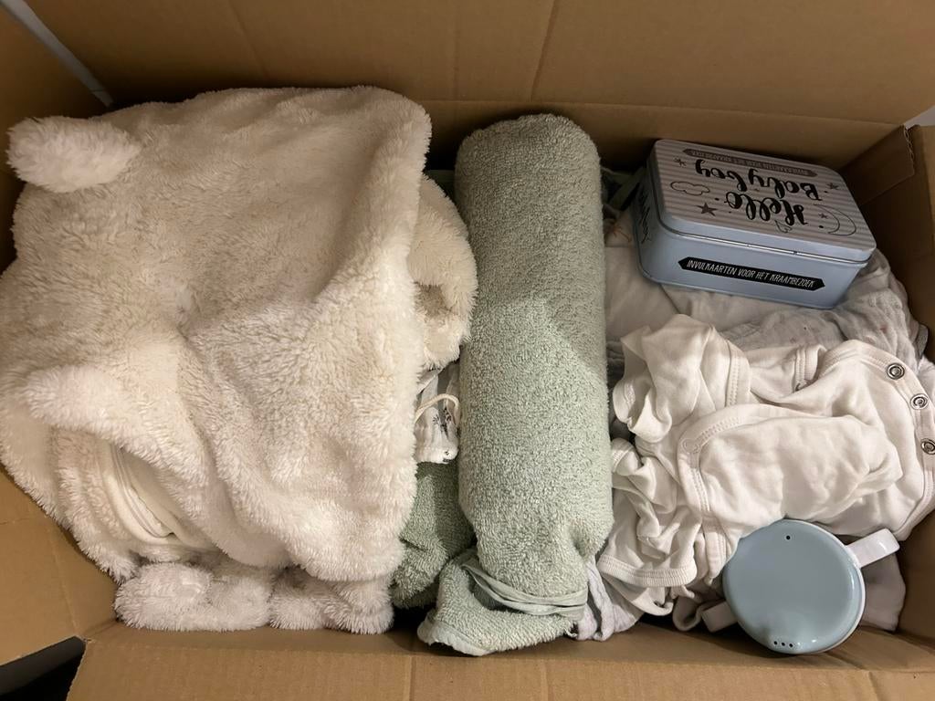 6 dozen en 2 tassen met jongenskleding tot maat 80, Kinderen en Baby's, Ophalen, Zo goed als nieuw, Maat 80