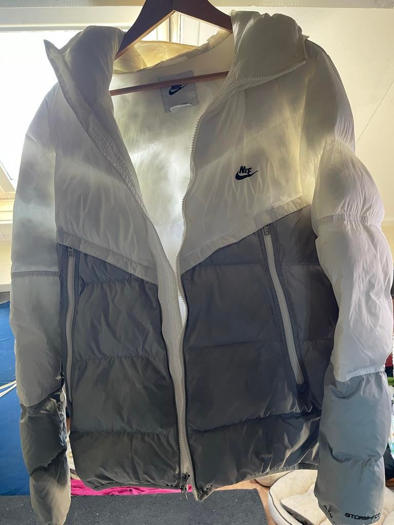 Nike Storm-FIT donsjack - Nieuwstaat, Ophalen of Verzenden, Zo goed als nieuw, Maat 52/54 (L), Wit