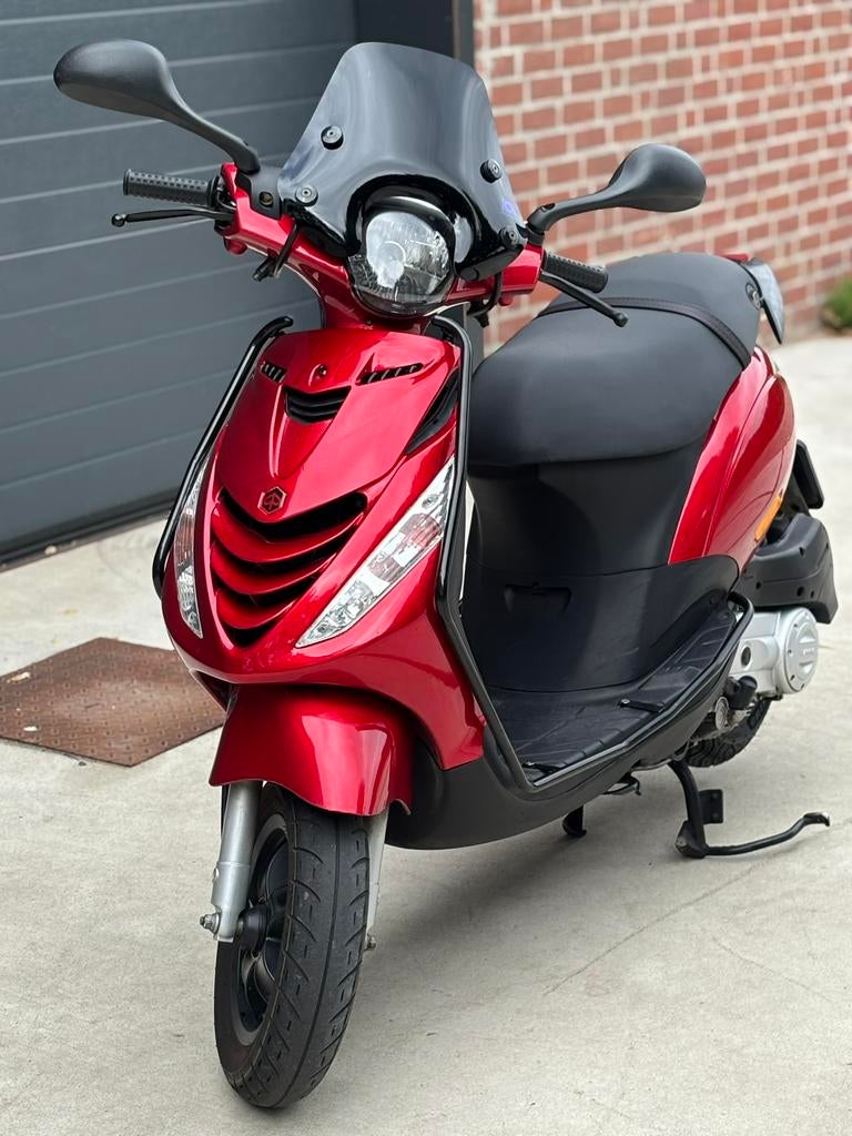 Piaggio Zip 2023 4T 3V Candy Red, Fietsen en Brommers, Scooters | Piaggio, Zo goed als nieuw, Zip, Benzine, Ophalen