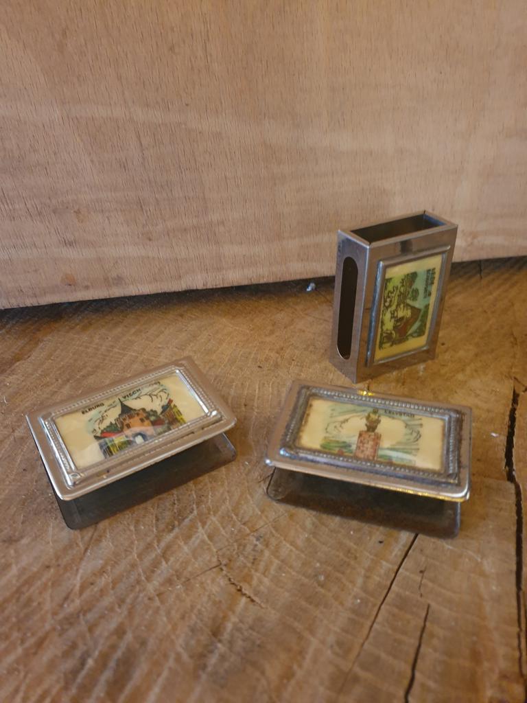 Vintage Luciferdoosjeshouders met afbeeldingen, Antiek en Kunst, Antiek | Woonaccessoires, Ophalen of Verzenden