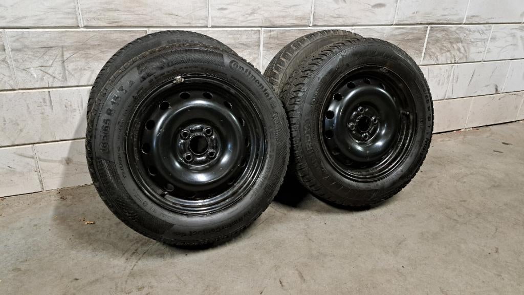 Winterbanden Opel Corsa Tigra Fiat Punto Evo 185/65/15, Auto-onderdelen, Gebruikt, 15 inch, Banden en Velgen, Personenwagen