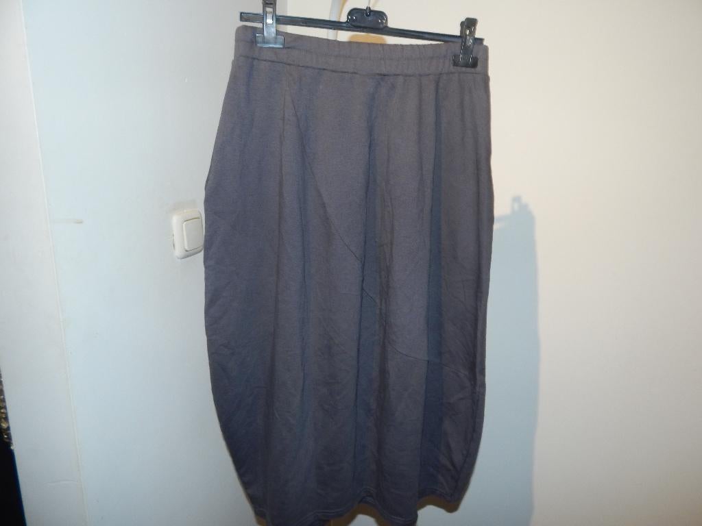 Oska bol vallende rok grijs van kleur insteek zakken 1 M, Kleding | Dames, Maat 38/40 (M), Verzenden, Zo goed als nieuw, Grijs