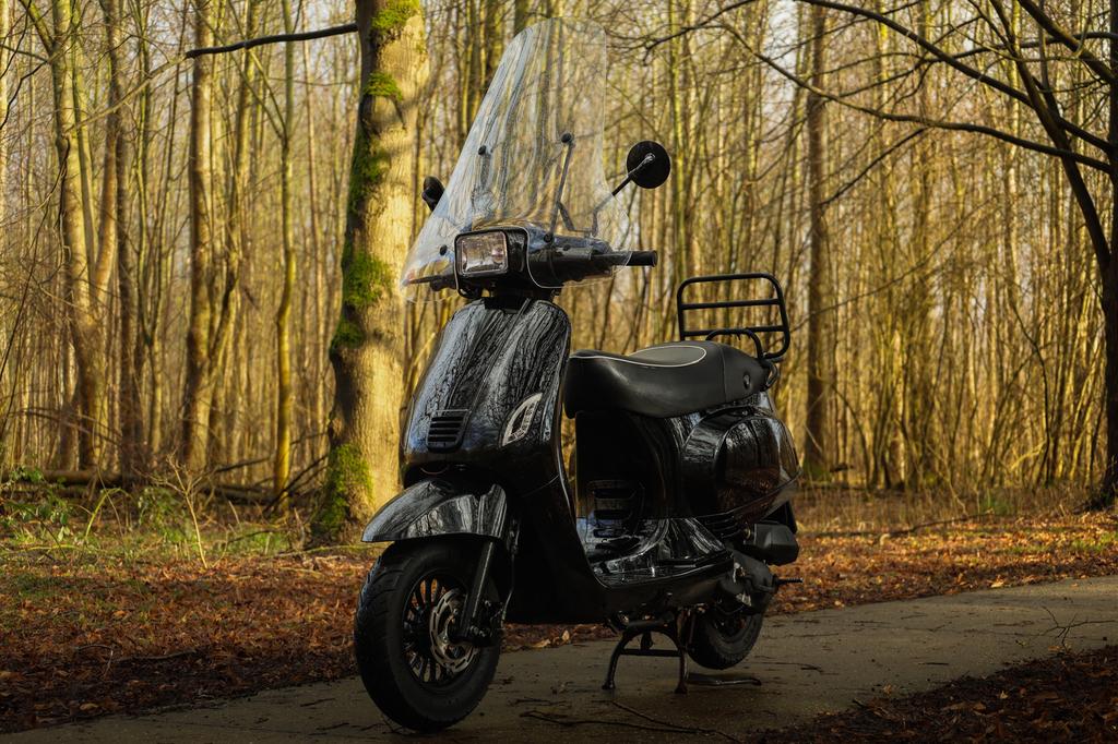Senzo RivaLux S  geel kenteken - 8500 km - verse grote beurt, Fietsen en Brommers, Scooters | Overige merken, Ophalen, Maximaal 45 km/u