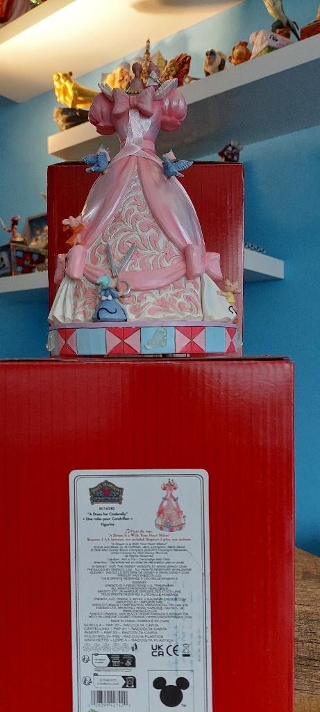 A Dress for Cinderelly (Cinderella’s Dress Musical), Ophalen of Verzenden, Overige figuren, Nieuw, Beeldje of Figuurtje