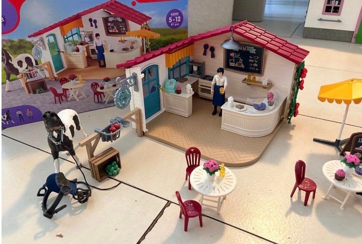 Grote Schleich Horse Club set met huis, stallen en meer, Ophalen of Verzenden, Zo goed als nieuw, Jongen of Meisje
